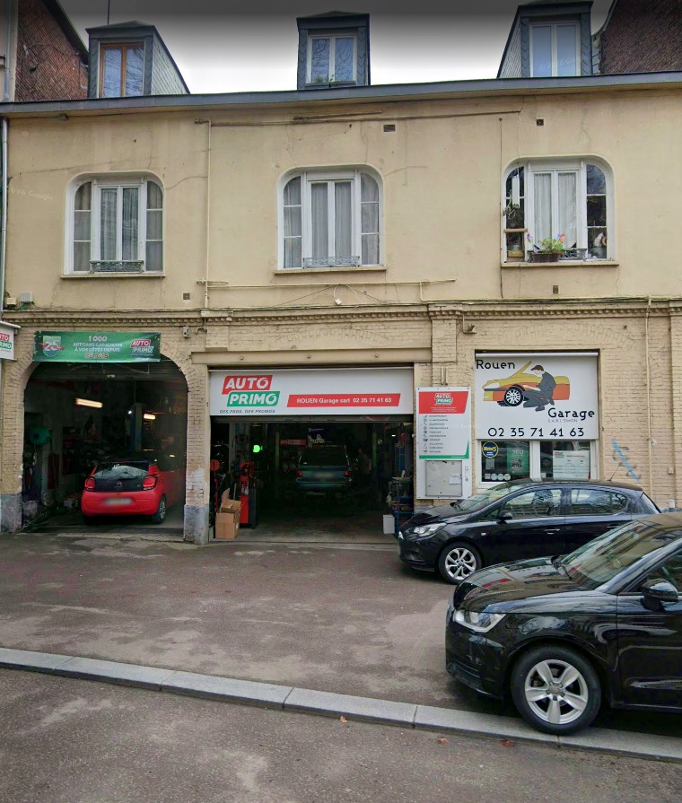 Façade et entrée du garage Rouen Garage, vue depuis la rue